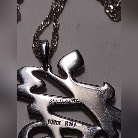 Luck Symbol pendant with 20" chain - Picture 5 of 8